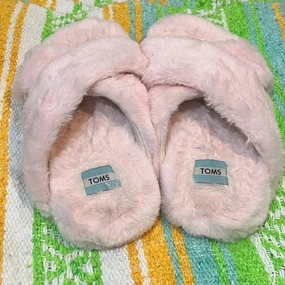 Toms pink fuzzy slippers size 8 EUC - Picture 3 of 8